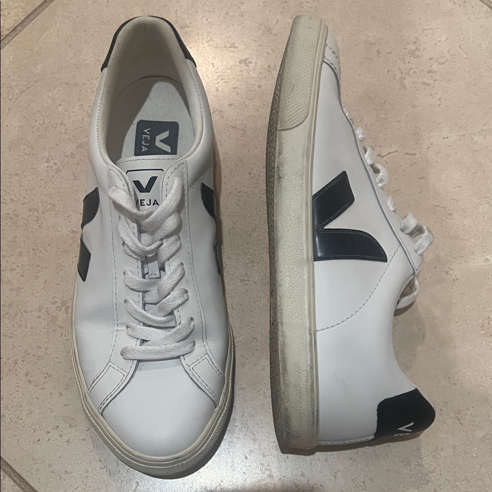 Veja White Leather Sneakers with Black V Accent -Size 39 Euro (8) - Picture 5 of 8